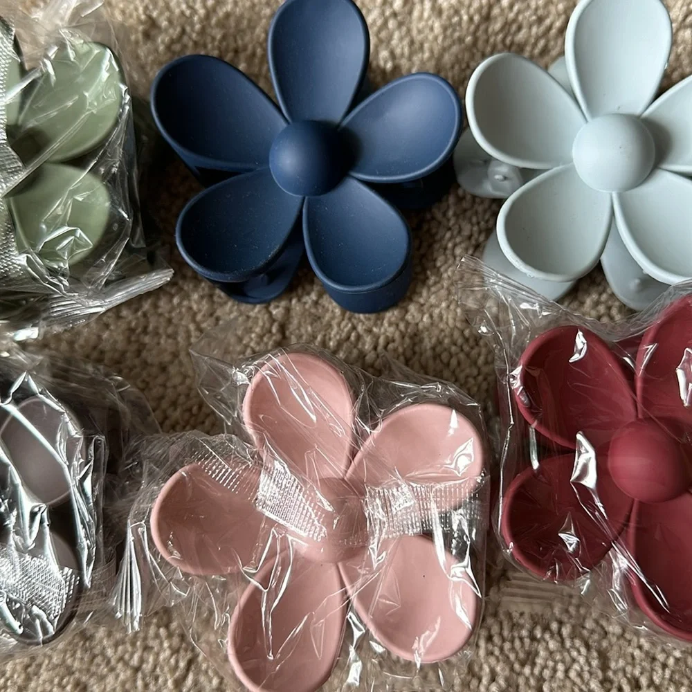 Flower Hair Claw Clips New Set of 6